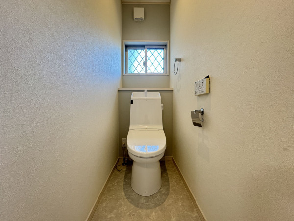 吉川市美南、中古一戸建てのトイレ画像です