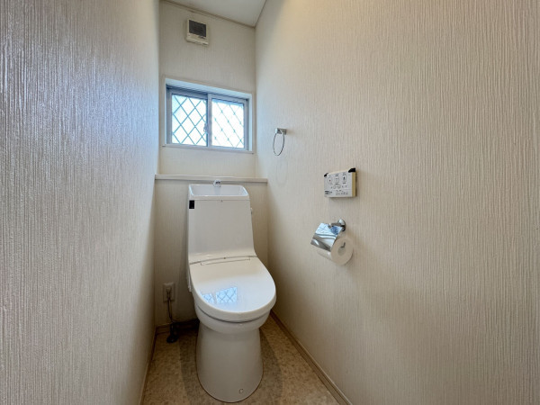 吉川市美南、中古一戸建てのトイレ画像です