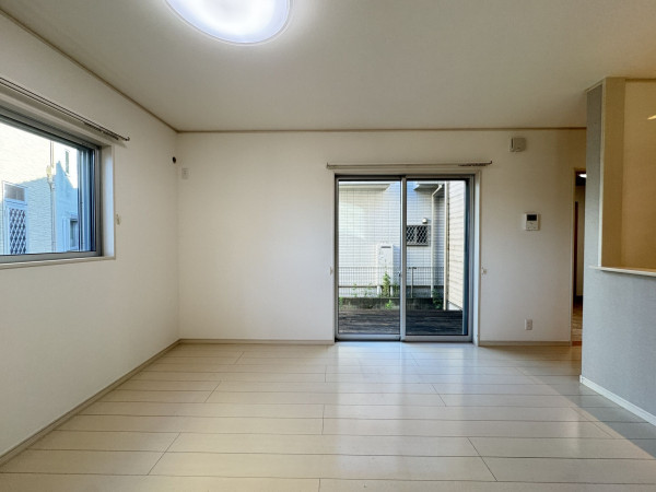 吉川市美南、中古一戸建ての間取り画像です