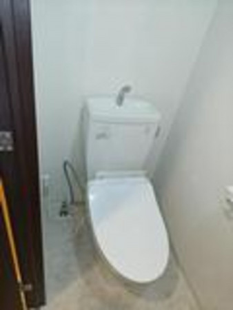 三郷市早稲田、マンションのトイレ画像です