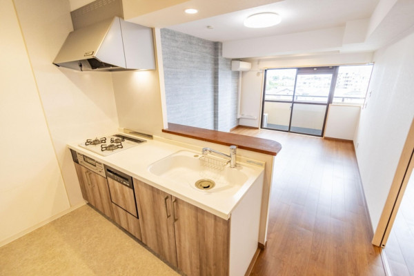 三郷市早稲田、マンションのキッチン画像です
