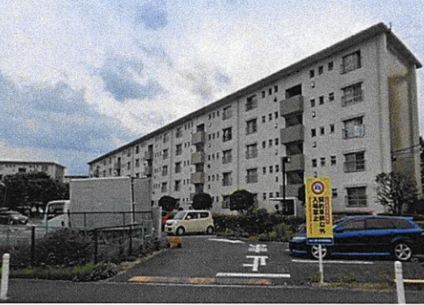 三郷市彦糸、マンションの外観画像です
