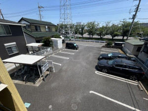 吉川市平沼、収益物件/アパートの駐車場画像です