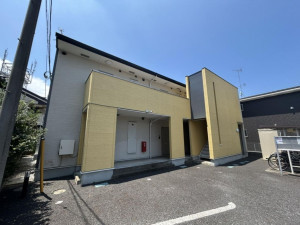 吉川市平沼、収益物件/アパートの外観画像です