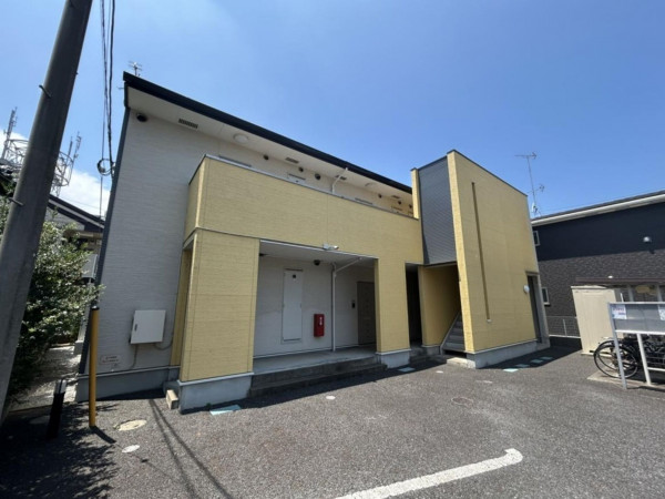 吉川市平沼、収益物件/アパートの外観画像です