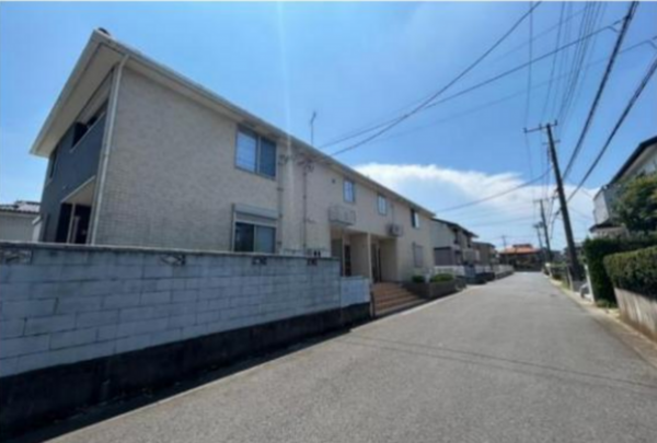 吉川市平沼、収益物件/アパートの前面道路を含む現地写真画像です