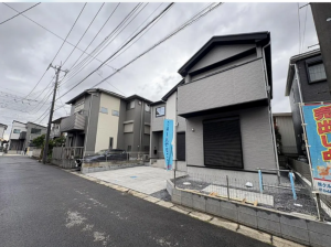 三郷市後谷、新築一戸建ての前面道路を含む現地写真画像です