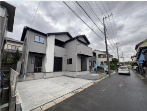 三郷市後谷、新築一戸建ての前面道路を含む現地写真画像です