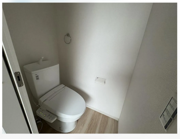 三郷市後谷、新築一戸建てのトイレ画像です