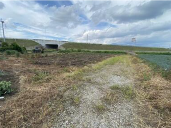 前橋市青柳町、土地の前面道路を含む現地写真画像です