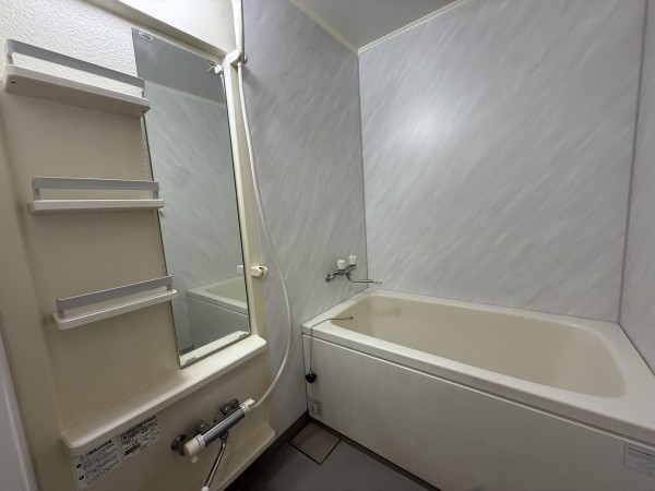 前橋市西片貝町、収益物件/アパートの風呂画像です
