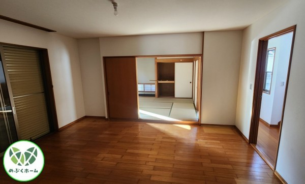 前橋市箱田町、中古一戸建ての居間画像です