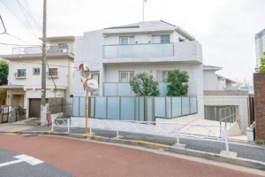 目黒区青葉台、マンションの外観画像です