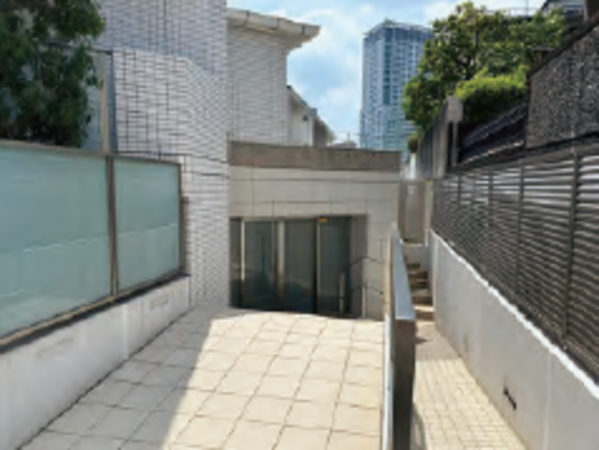 目黒区青葉台、マンションの外観画像です