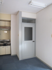 渋谷区宇田川町、マンションの玄関画像です