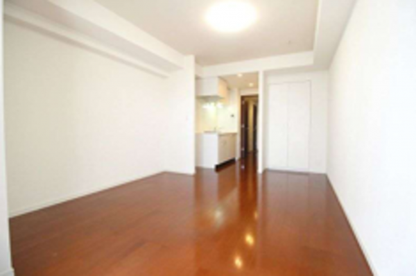 渋谷区円山町、マンションの居間画像です