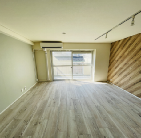 渋谷区円山町、マンションの居間画像です