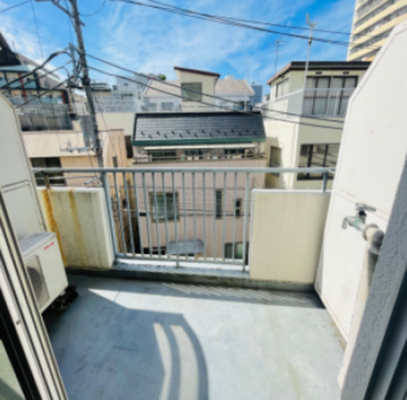 渋谷区円山町、マンションのバルコニー画像です