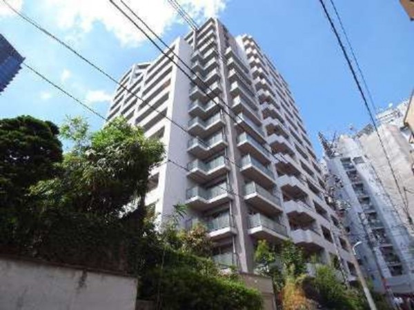 目黒区青葉台、マンションの外観画像です