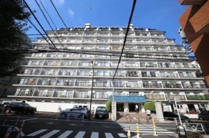 渋谷区猿楽町、マンションの外観画像です