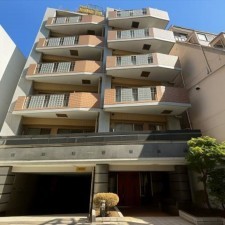 渋谷区神泉町、マンションの外観画像です