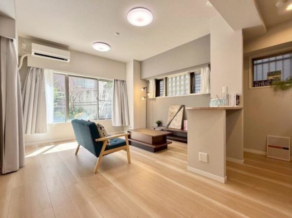 渋谷区神泉町、マンションの居間画像です