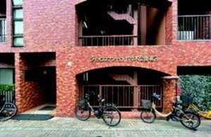 渋谷区富ヶ谷、マンションのエントランス画像です