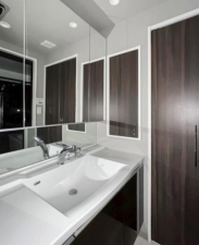 目黒区青葉台、マンションの洗面画像です