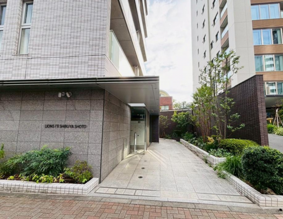 渋谷区松濤、マンションのエントランス画像です