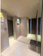 渋谷区渋谷、マンションの玄関画像です