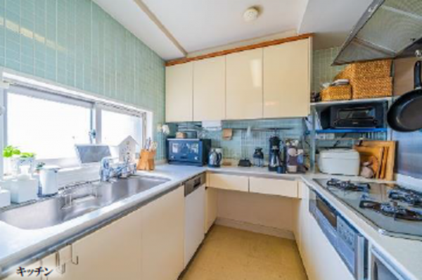 目黒区青葉台、マンションのキッチン画像です