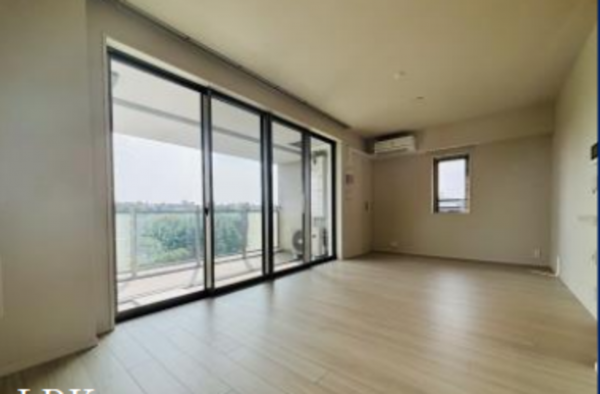 渋谷区松濤、マンションの居間画像です