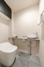 目黒区青葉台、マンションのトイレ画像です