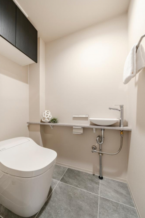 目黒区青葉台、マンションのトイレ画像です