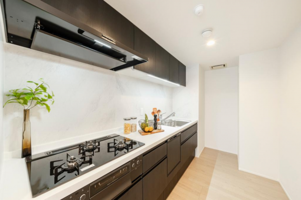 目黒区青葉台、マンションのキッチン画像です