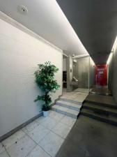 目黒区青葉台、マンションのエントランス画像です