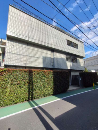 目黒区青葉台、マンションの外観画像です