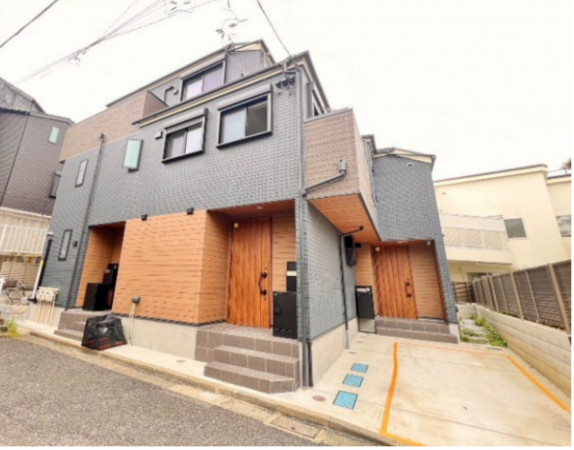 世田谷区、中古一戸建ての外観画像です