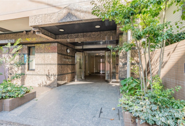 渋谷区松濤、マンションのエントランス画像です