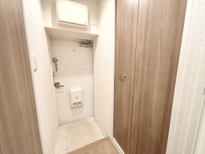 渋谷区鶯谷町、マンションの玄関画像です