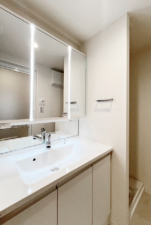 渋谷区幡ヶ谷、マンションの洗面画像です