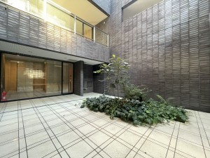 渋谷区神宮前、マンションのエントランス画像です