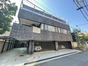 渋谷区神宮前、マンションの外観画像です
