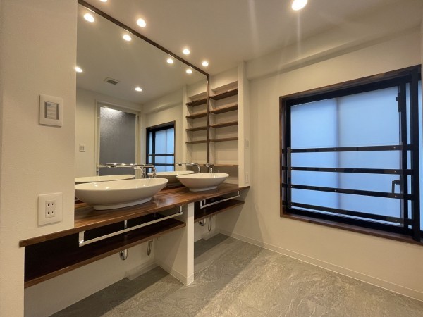 渋谷区神宮前、マンションの洗面画像です