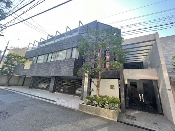 渋谷区神宮前、マンションの外観画像です