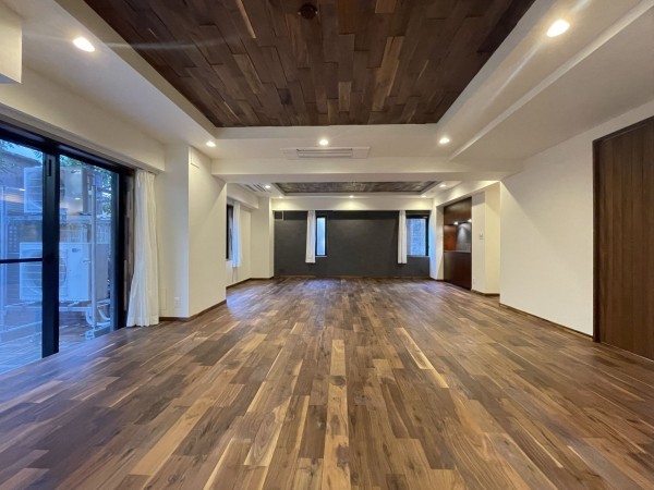 渋谷区神宮前、マンションの居間画像です