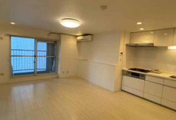 渋谷区本町、マンションの居間画像です