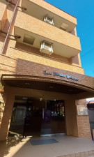 渋谷区幡ヶ谷、マンションの外観画像です