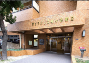 渋谷区幡ヶ谷、マンションのエントランス画像です