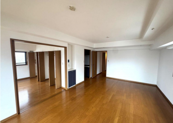 渋谷区本町、マンションの居間画像です